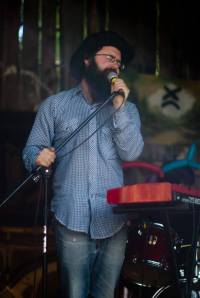 1231412_637841836239736_857447003_n